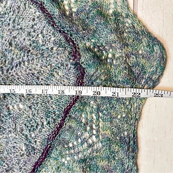 Elegant Gray Lace Shawl - Picture 4 of 4